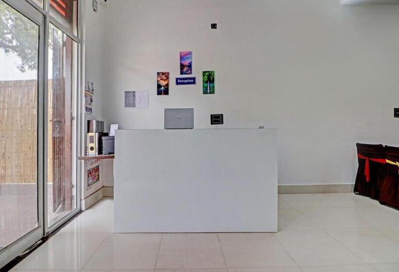 Oyo Hotel Redfly Inn