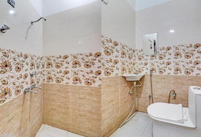 Oyo Hotel Redfly Inn