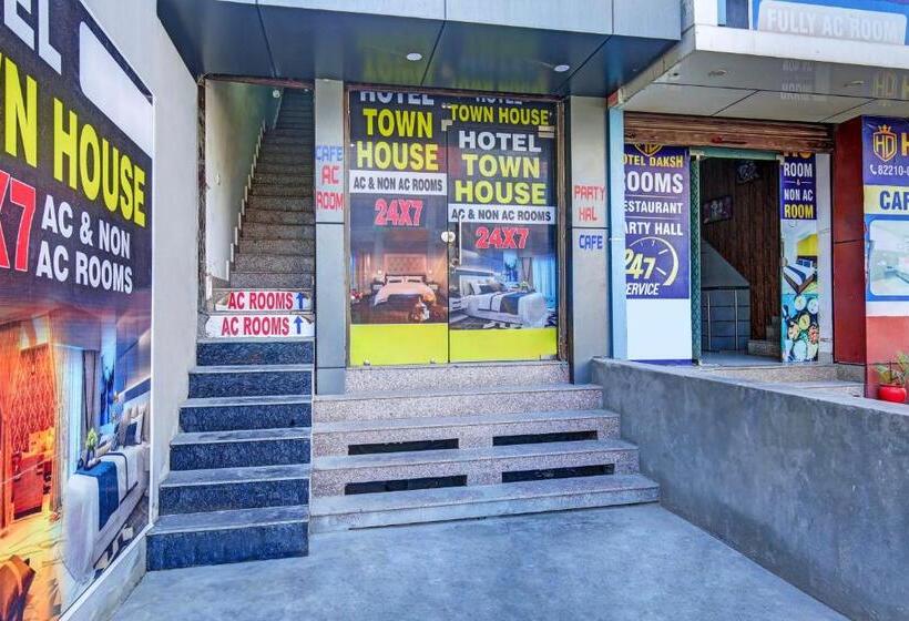 Town House Cafe And Hotel, Kurukshetra