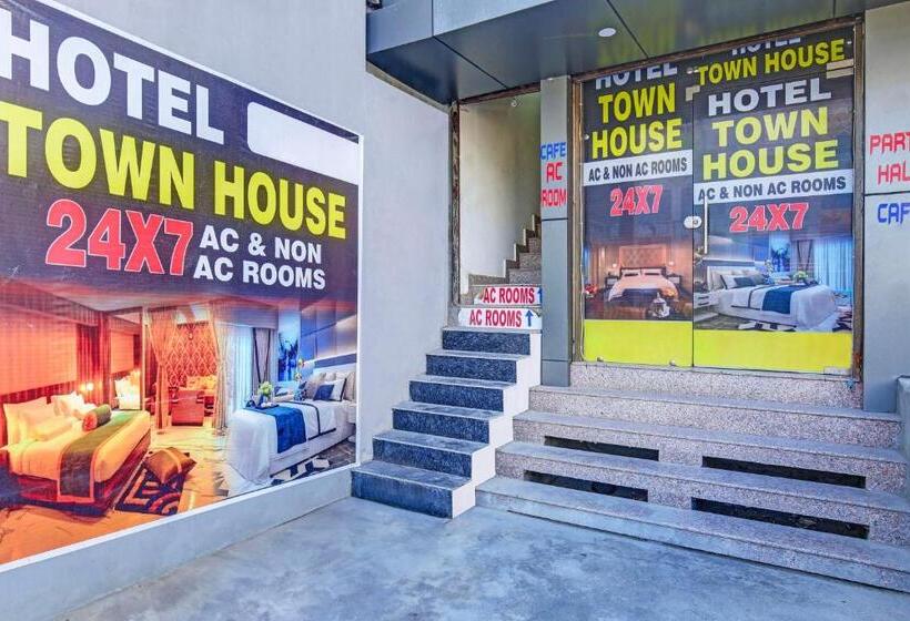 Town House Cafe And Hotel, Kurukshetra