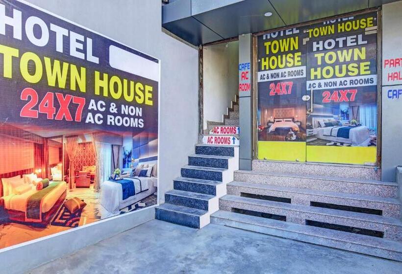 Town House Cafe And Hotel, Kurukshetra