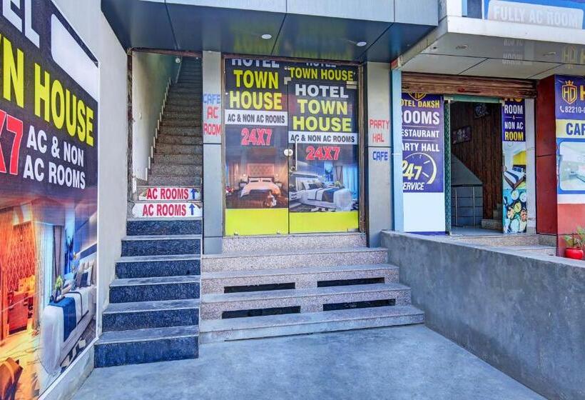 Town House Cafe And Hotel, Kurukshetra