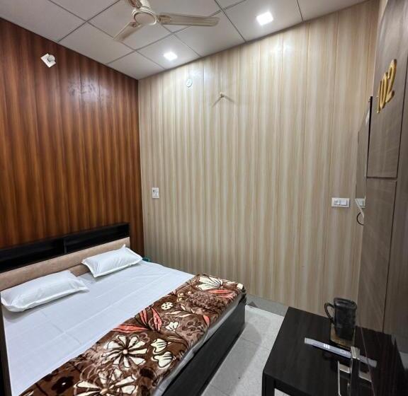 Пансион Classio Residency