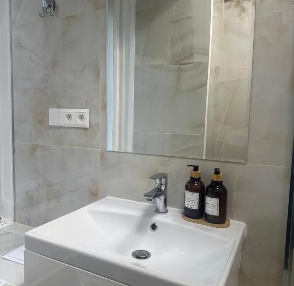 پانسیون Datri Petite Suite 1   3