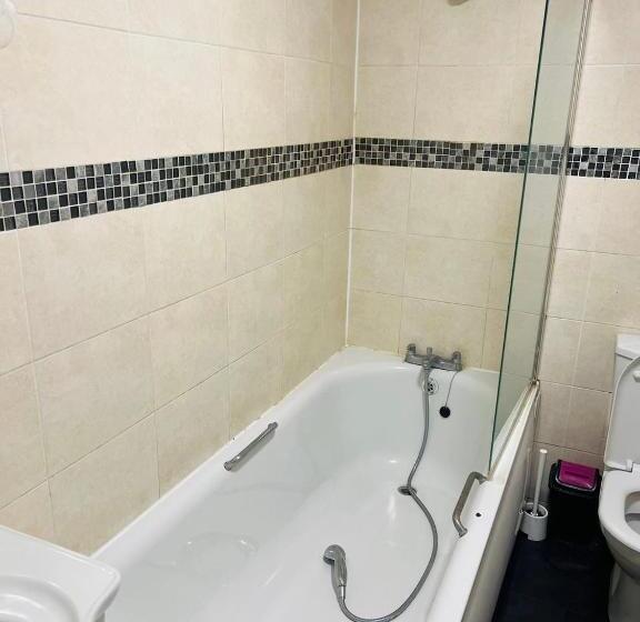 Пансион Double Bed Room For Couple Tidy Room Room 4