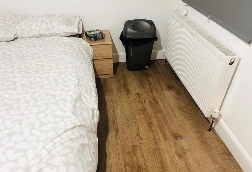 Пансион Double Bed Room For Couple Tidy Room Room 4