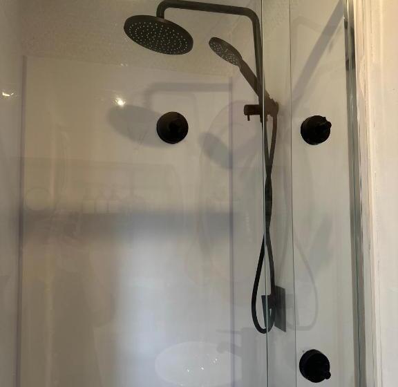 פנסיון Happy Guest House In Newcastle