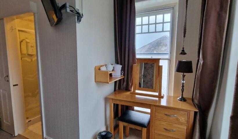 פנסיון Hazeldene