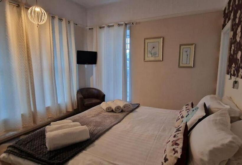 פנסיון Hazeldene