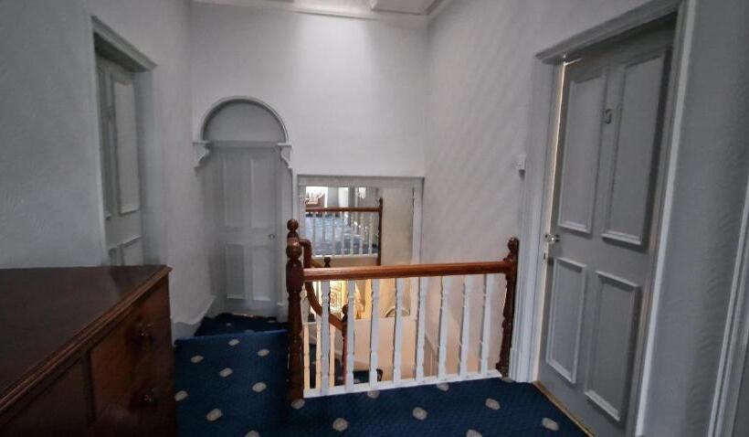 פנסיון Hazeldene