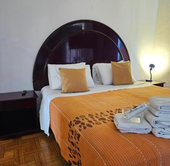 ペンション Hostal Montesol