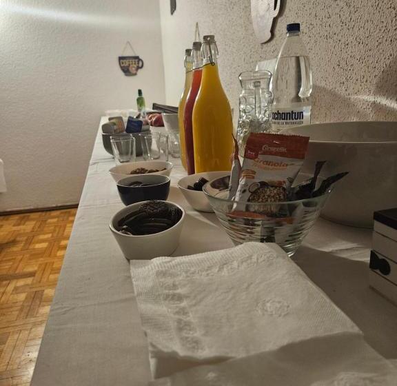 ペンション Hostal Montesol