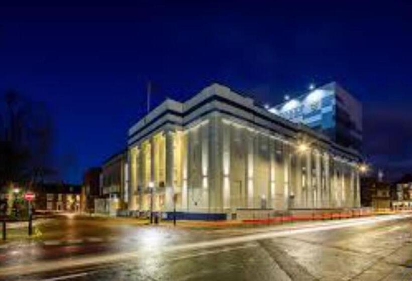 פנסיון Hull City Apartment 03