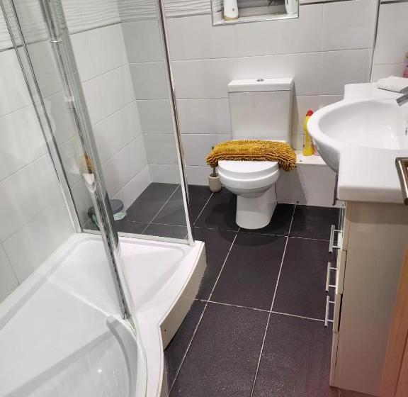 פנסיון Hull City Apartment 03