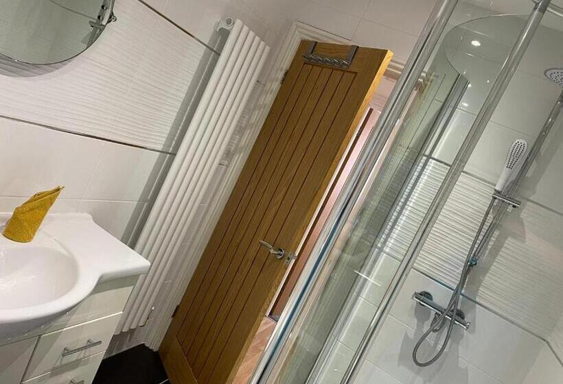 פנסיון Hull City Apartment 03