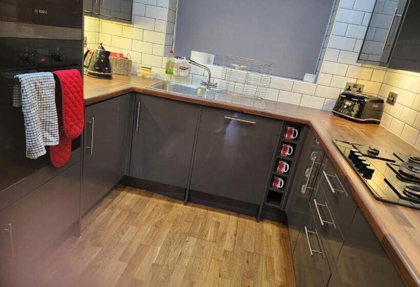 פנסיון Hull City Apartment 03