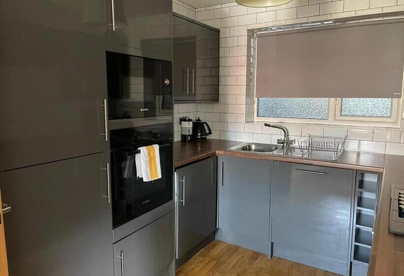 פנסיון Hull City Apartment 03