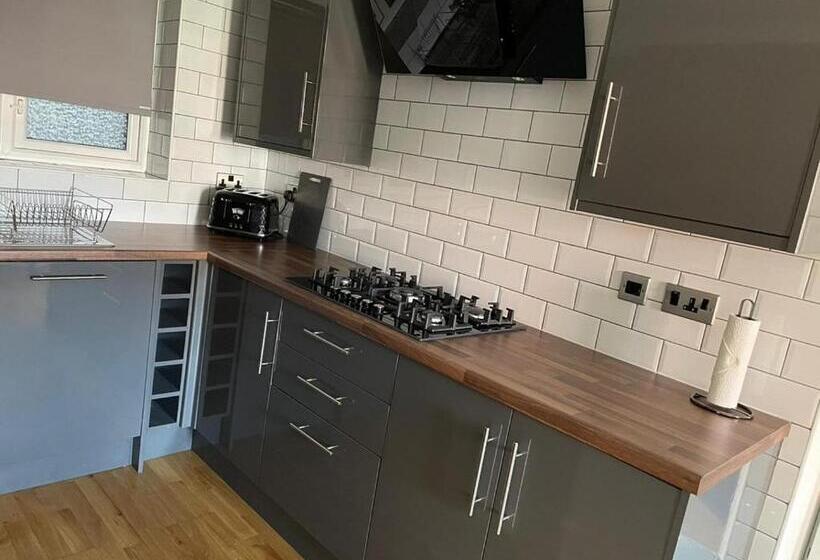 פנסיון Hull City Apartment 03