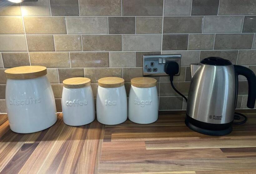 פנסיון Hull City Apartment 05