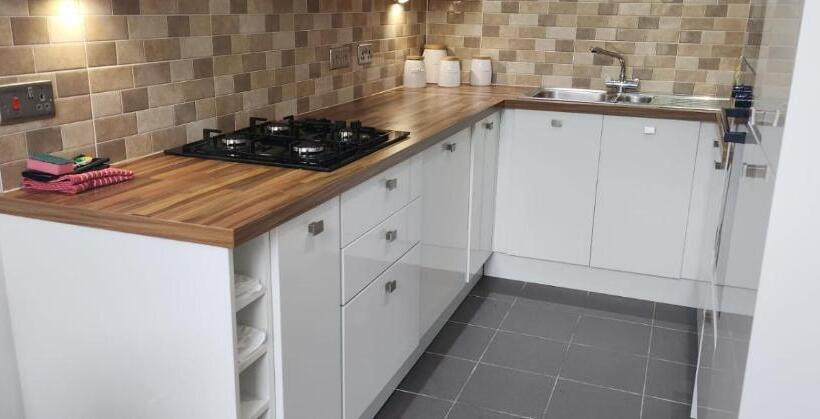 פנסיון Hull City Apartment 05