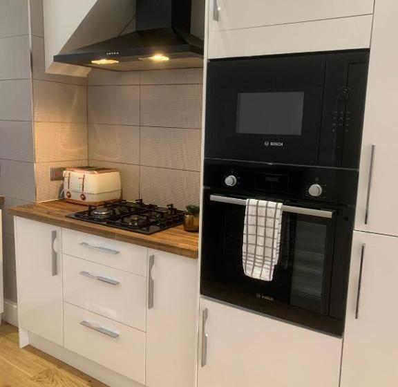 פנסיון Hull City Apartment No 07