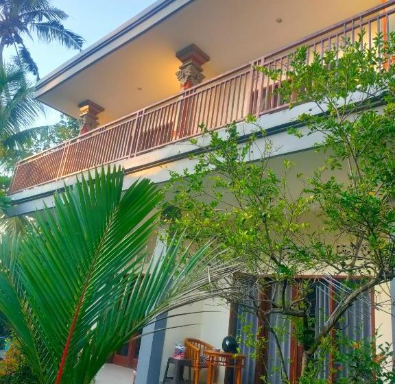 פנסיון Karmila House