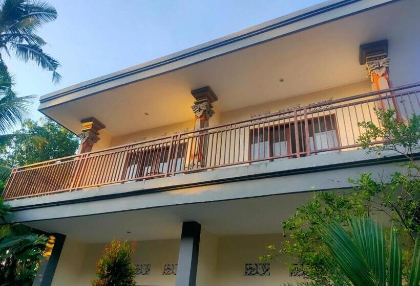 פנסיון Karmila House