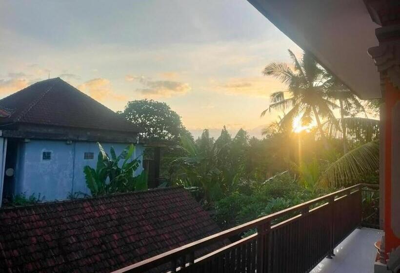 פנסיון Karmila House