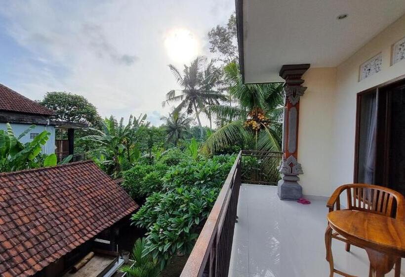 פנסיון Karmila House