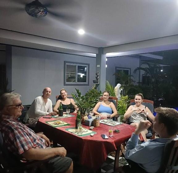 פנסיון Mb House Resort