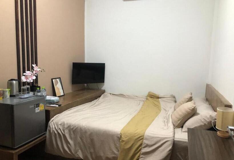 פנסיון Nine Guesthouse