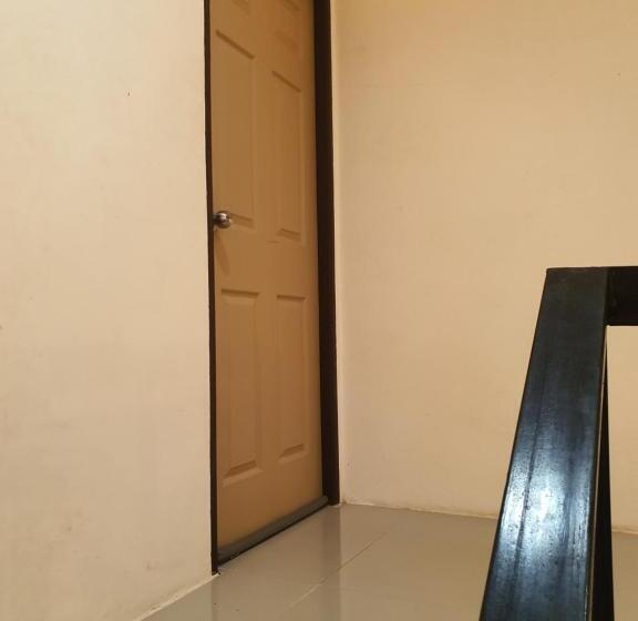 펜션 Tawatchai House Phuket