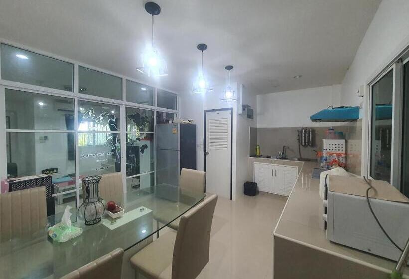 펜션 Tawatchai House Phuket