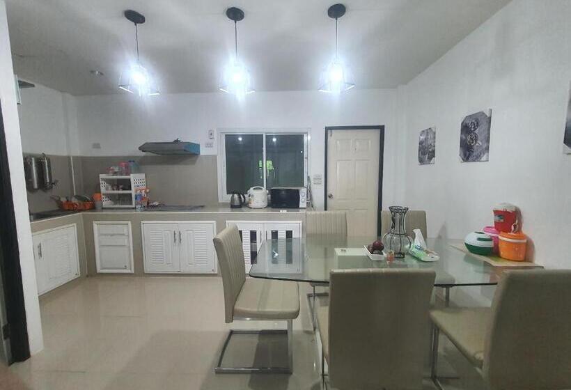 펜션 Tawatchai House Phuket