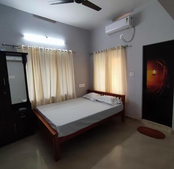 ペンション Thaikkatukara Residency