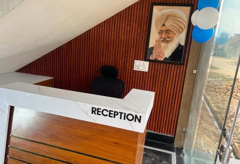 Monga Hotel & Paradise