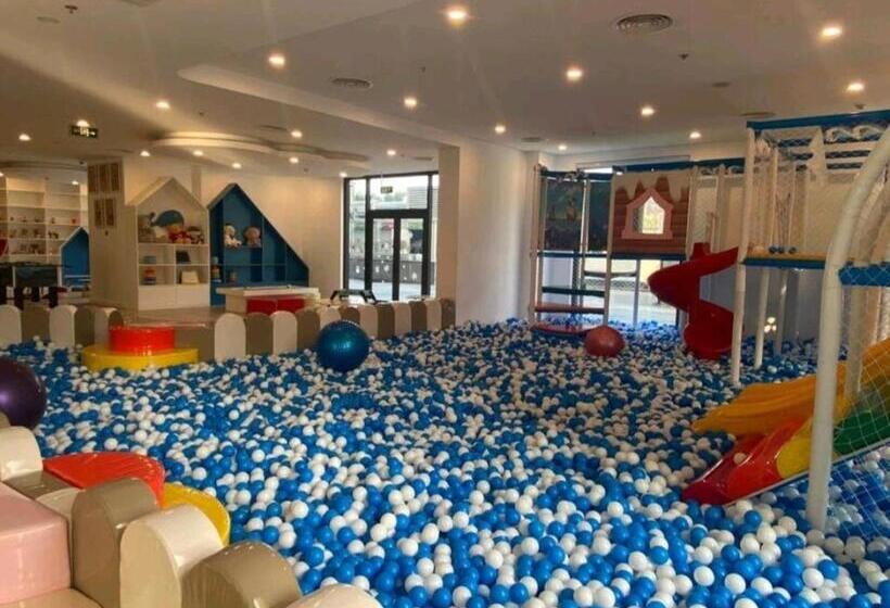 Superior Suite Home, View City