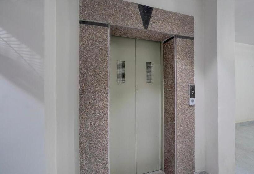 Townhouse Oak Hotel Comfortable Inn