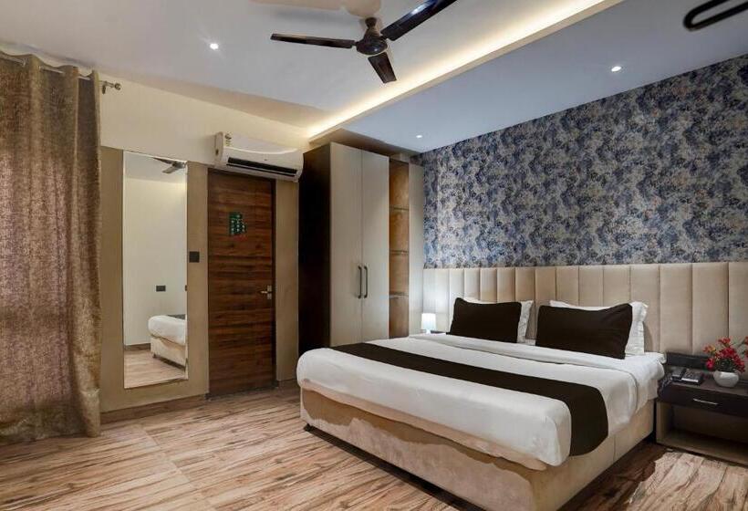 Townhouse Oak Hotel Comfortable Inn