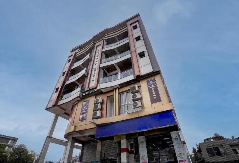 Townhouse Oak Hotel Comfortable Inn