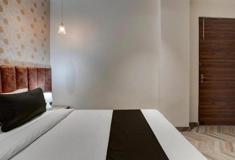 Townhouse Oak Hotel Comfortable Inn