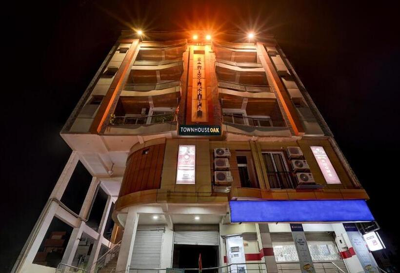 Townhouse Oak Hotel Comfortable Inn