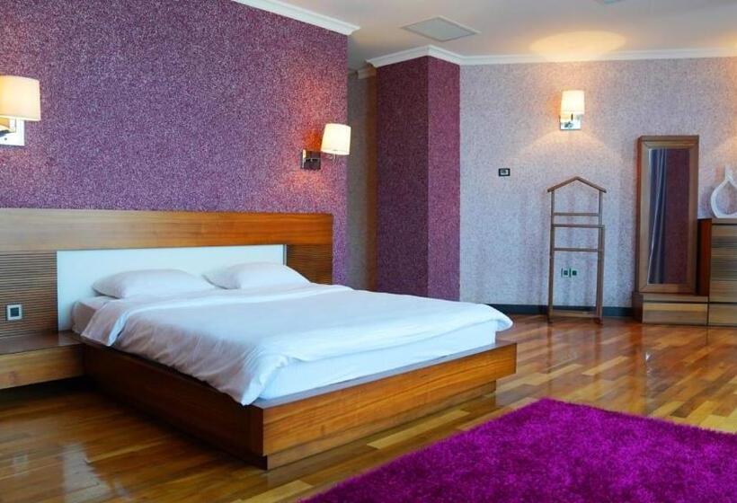 Agsaray Deluxe Hotel & Spa