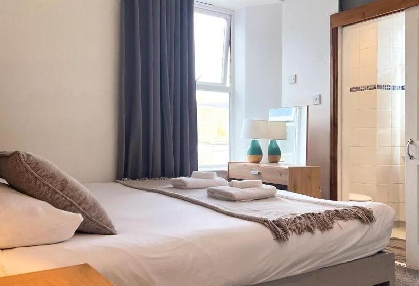 הוסטל Town Lodge