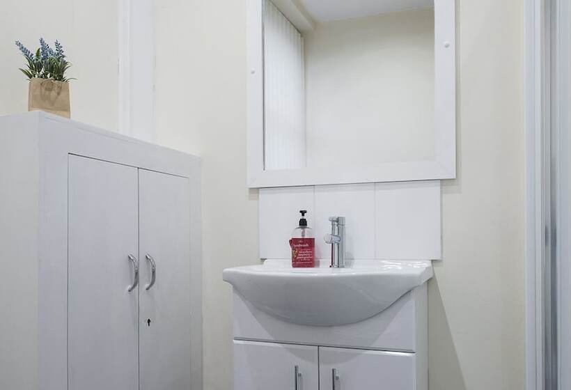 مبيت وإفطار Cargo Cafe Apartments