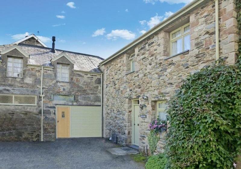 مبيت وإفطار The Coach House