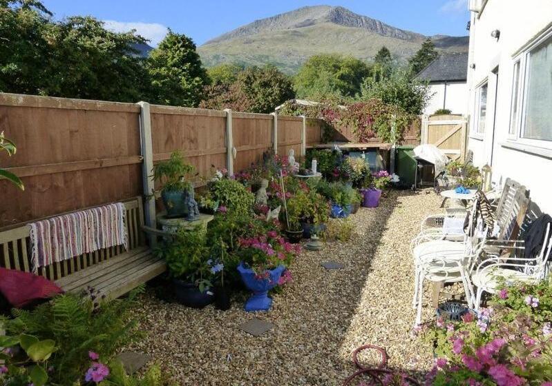 مبيت وإفطار The Coach House