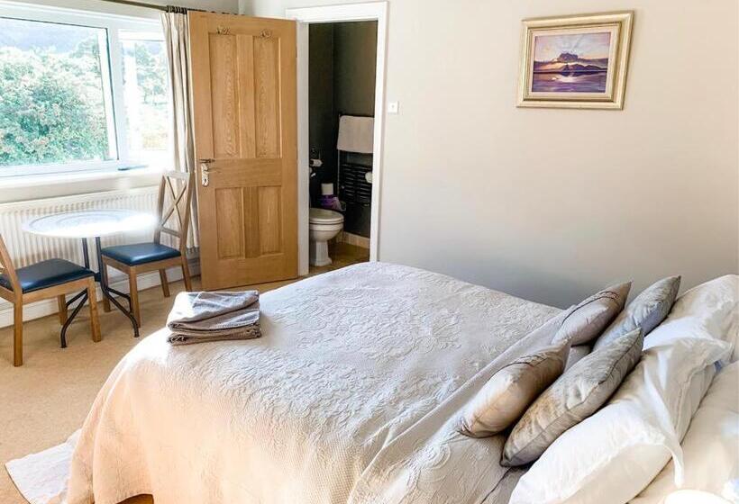 مبيت وإفطار The Coach House