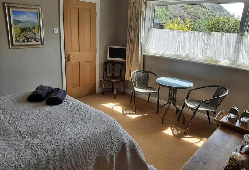 مبيت وإفطار The Coach House