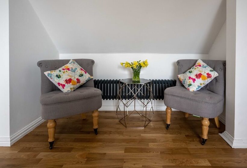 مبيت وإفطار Halwell Lodge